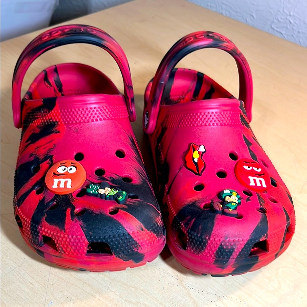 Crocs, classic kids, unisex, marbled, red, and black
